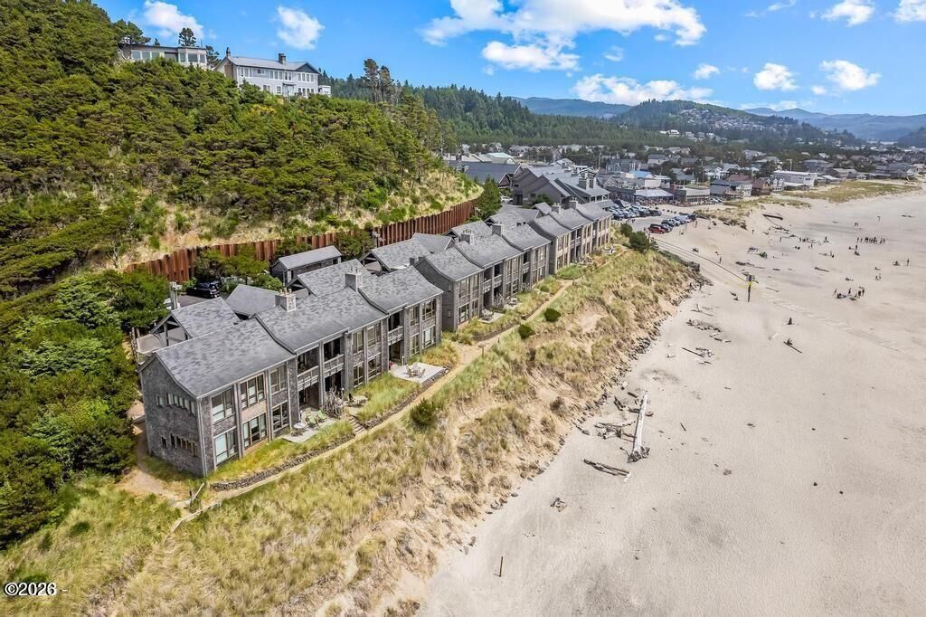 Property Photo: 33000 Cape Kiwanda Dr Unit 8, Wk 34 OR 97135
