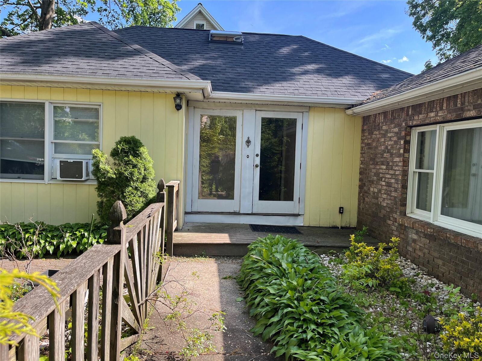 Property Photo:  45 S Middletown Road  NY 10965 