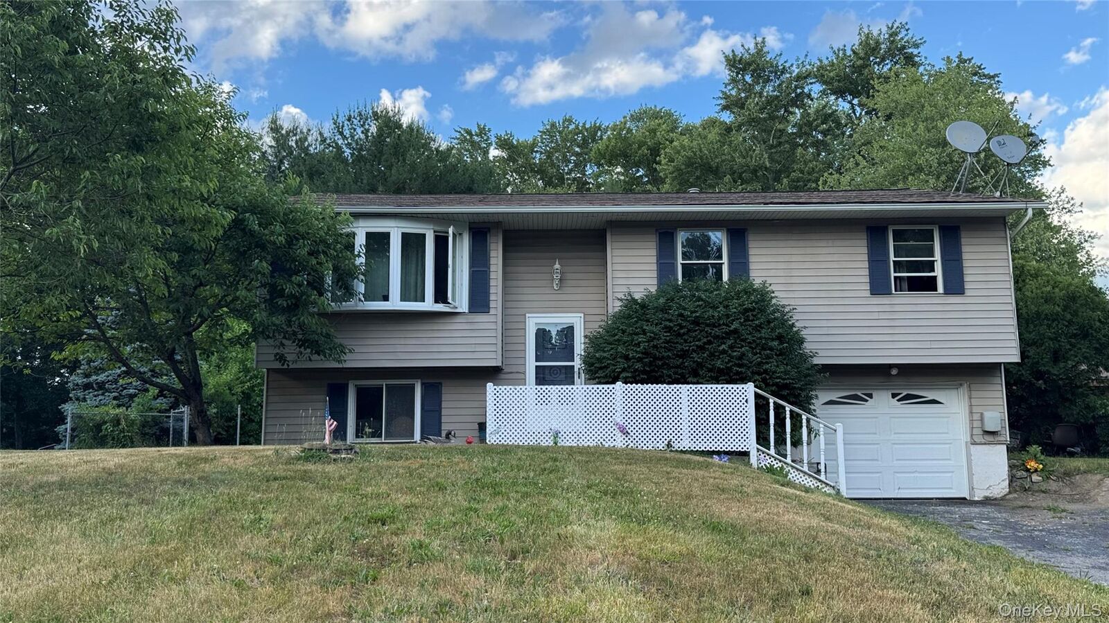Property Photo:  4 Dara Lane  NY 12590 