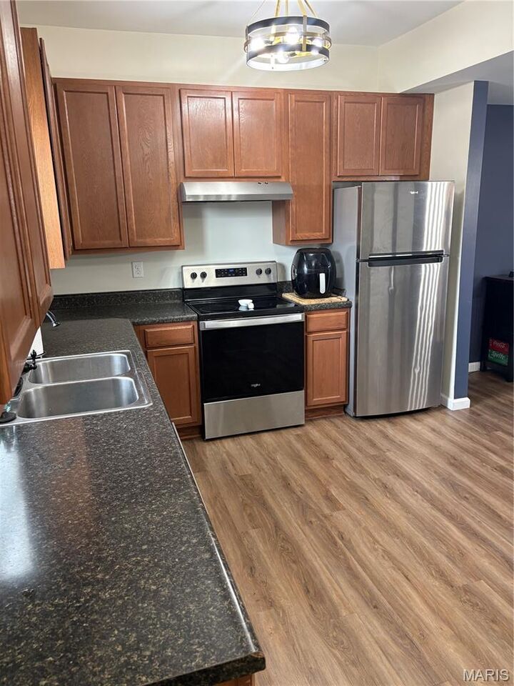 Property Photo: 721 Dickson Street MO 63106