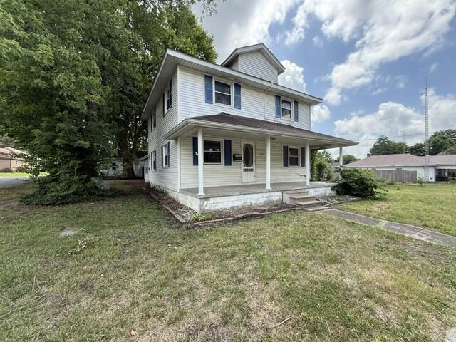 Property Photo:  1110 E Oak Street  IL 62896 