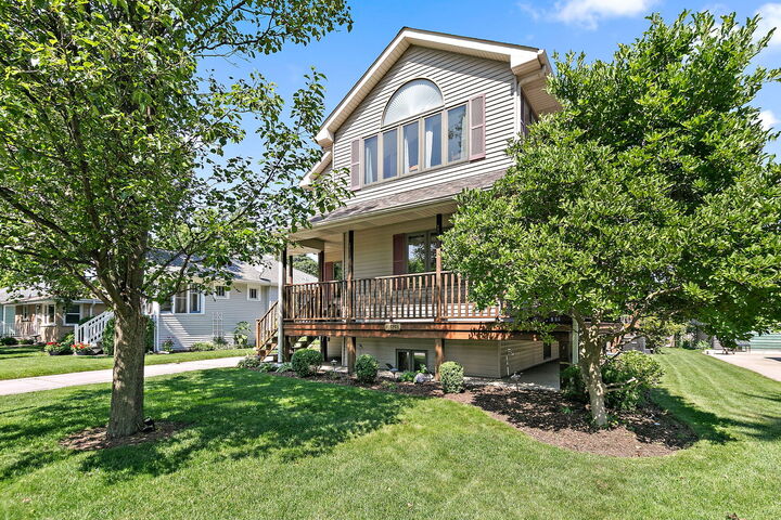 Property Photo:  133 N Elroy Avenue  IL 60103 