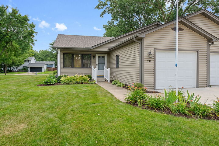 Property Photo:  711 Harmony Court  IL 60542 