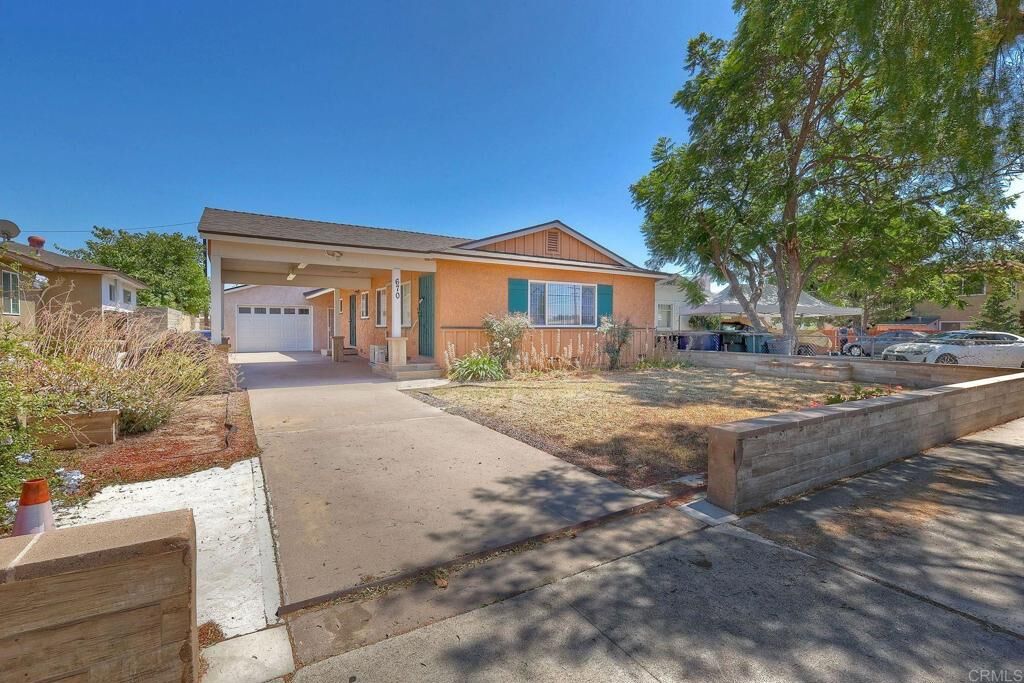 Property Photo:  670 I Street  CA 91910 