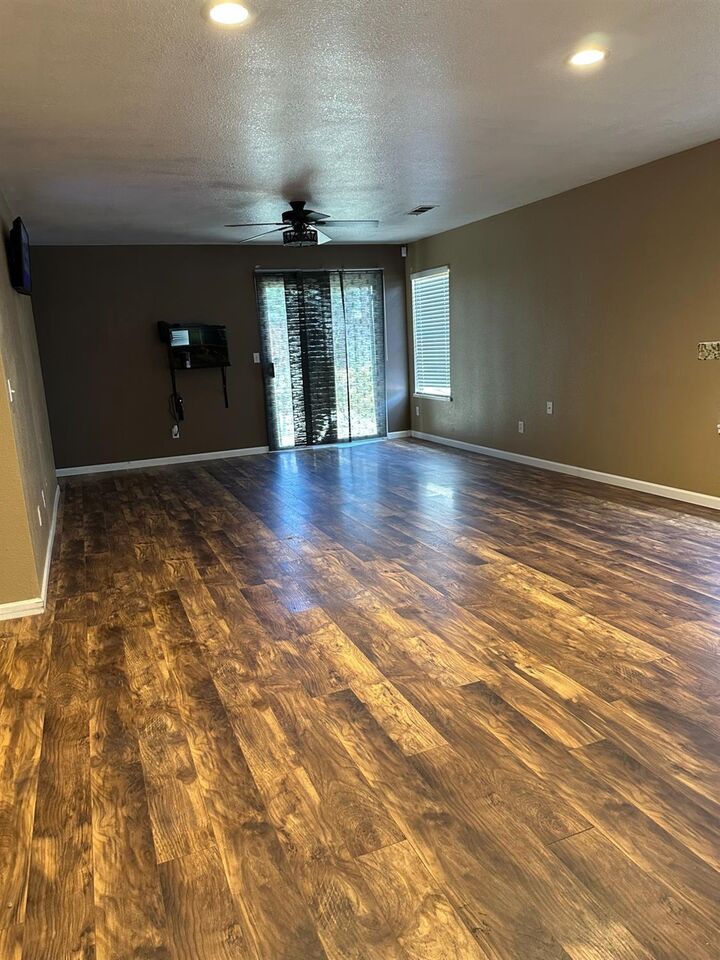Property Photo:  408 Peregrine  CA 95363 