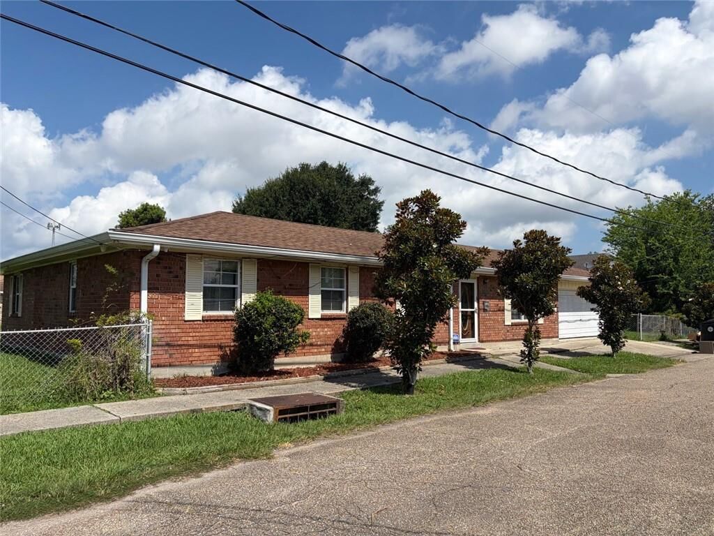 Property Photo:  1315 Leboeuf Street  LA 70114 