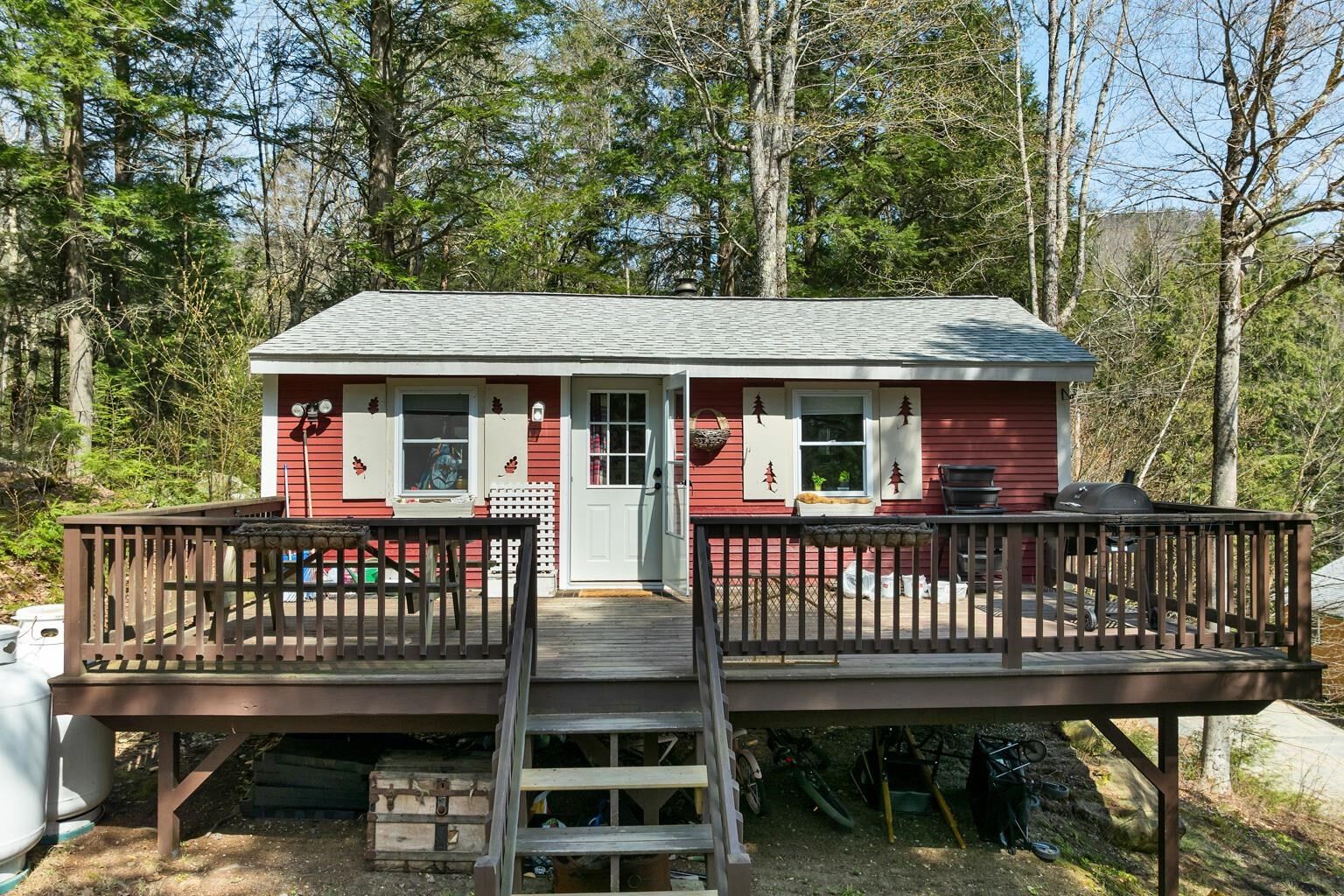 Property Photo:  19 Hamlet Drive  NH 03262 