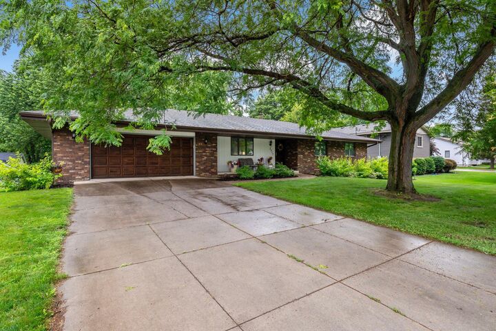 Property Photo:  2217 Ripley Avenue  MN 55109 