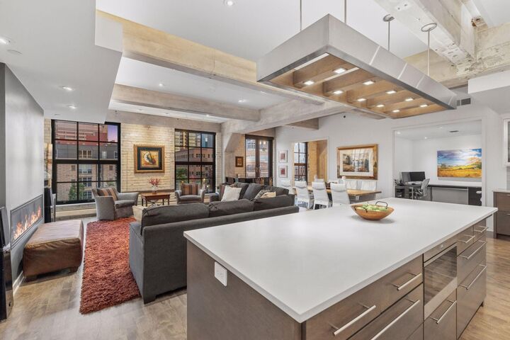 Property Photo:  117 Portland Avenue 605  MN 55401 