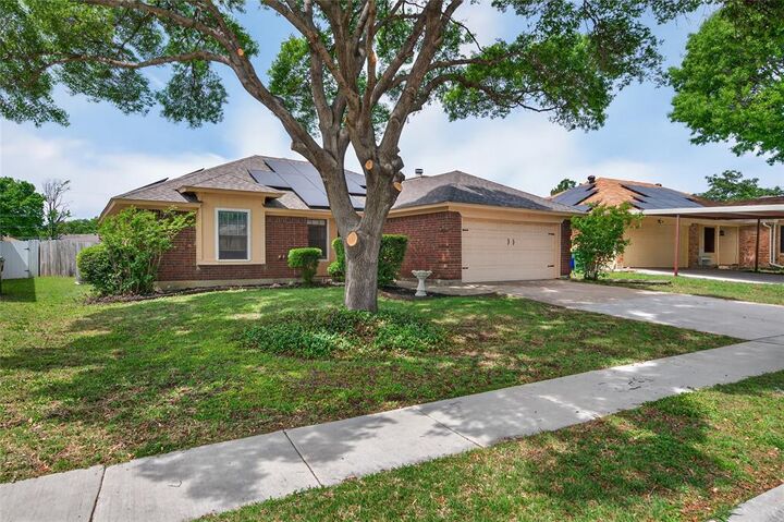 Property Photo: 6637 Whitley Road TX 76148