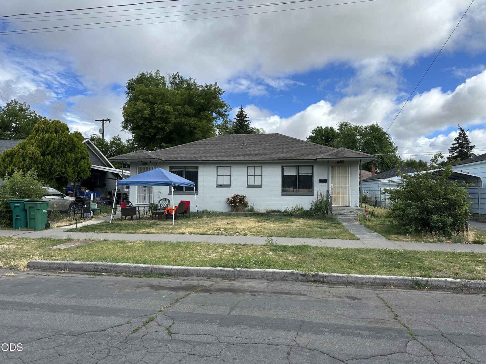 Property Photo:  2215 Applegate Avenue  OR 97601 