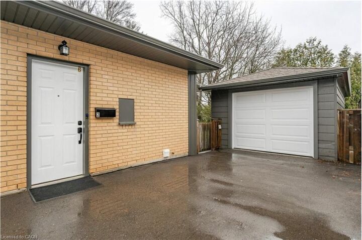 Property Photo:  20 Rutherford Drive 2  ON N2A 1P7 