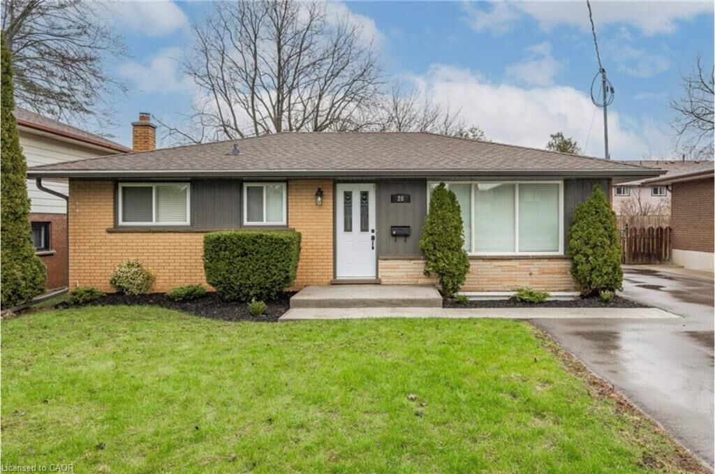 Property Photo:  20 Rutherford Crescent 1  ON N2A 1P7 