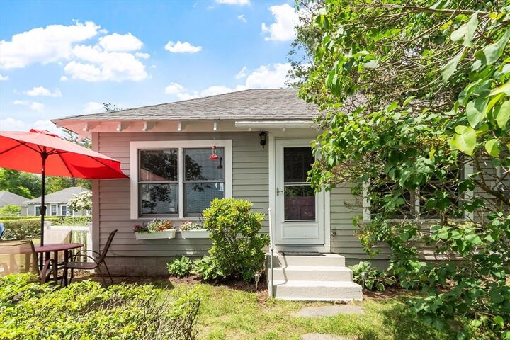 Property Photo:  19 Popplestone Ln 19  MA 01966 