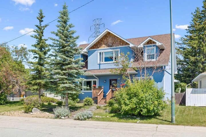 Property Photo: 4936 Worcester Drive SW AB T3C 3L6
