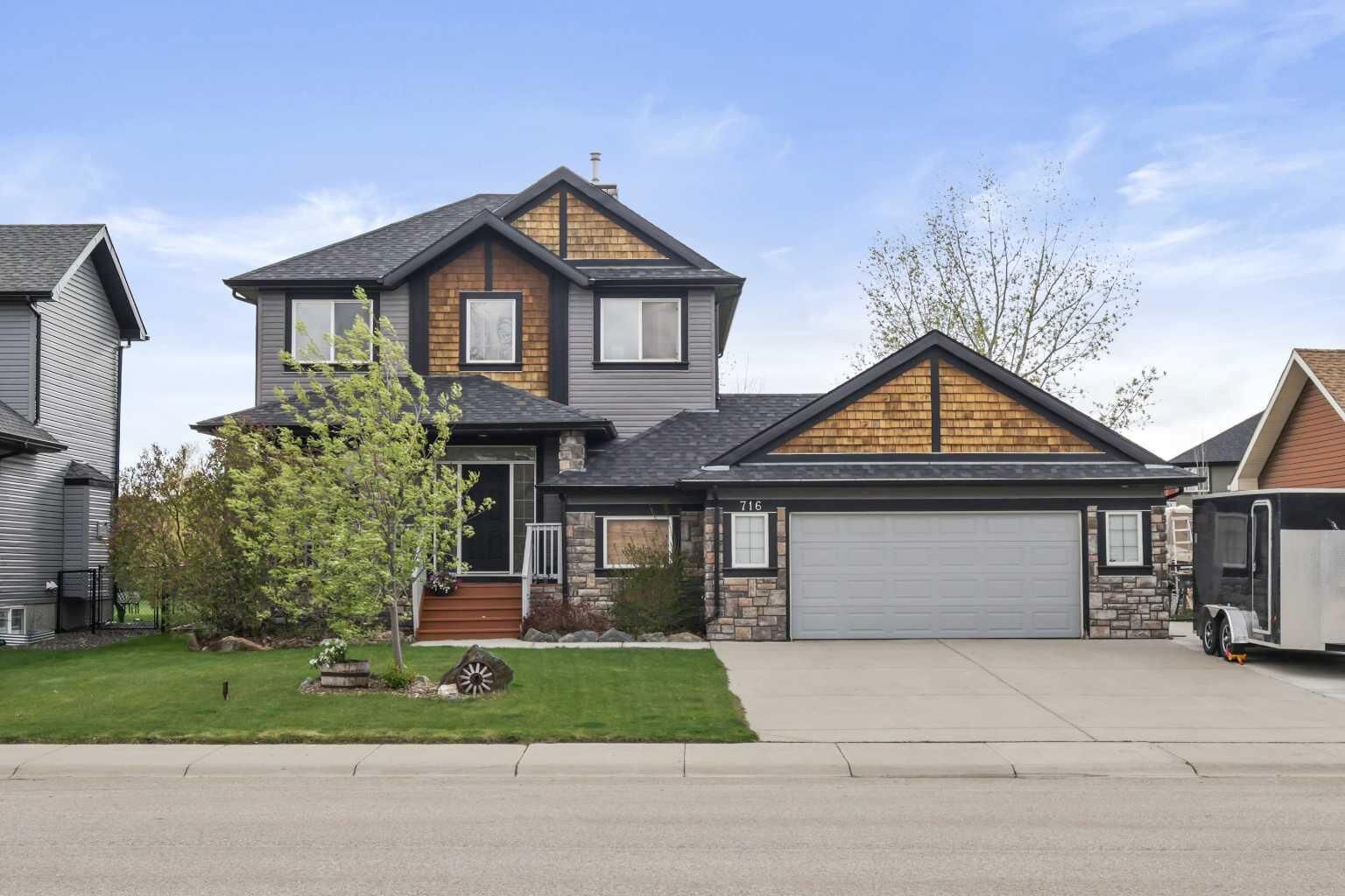 Property Photo:  716 Boulder Creek Drive SE  AB T0J 1X3 