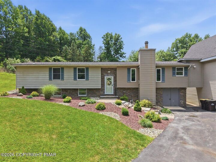 Property Photo:  226 Circle Drive S  PA 18353 