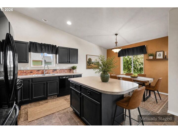 Property Photo:  122 Falcon Ct  OR 97818 