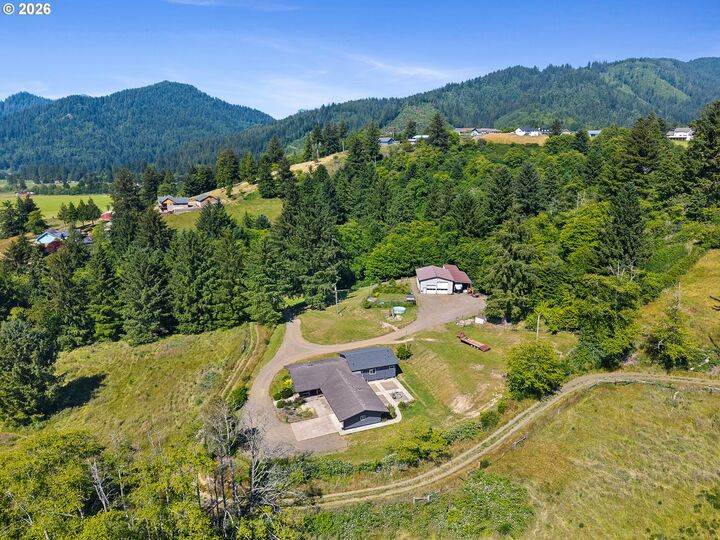 Property Photo: 850 Hodgdon Rd OR 97141