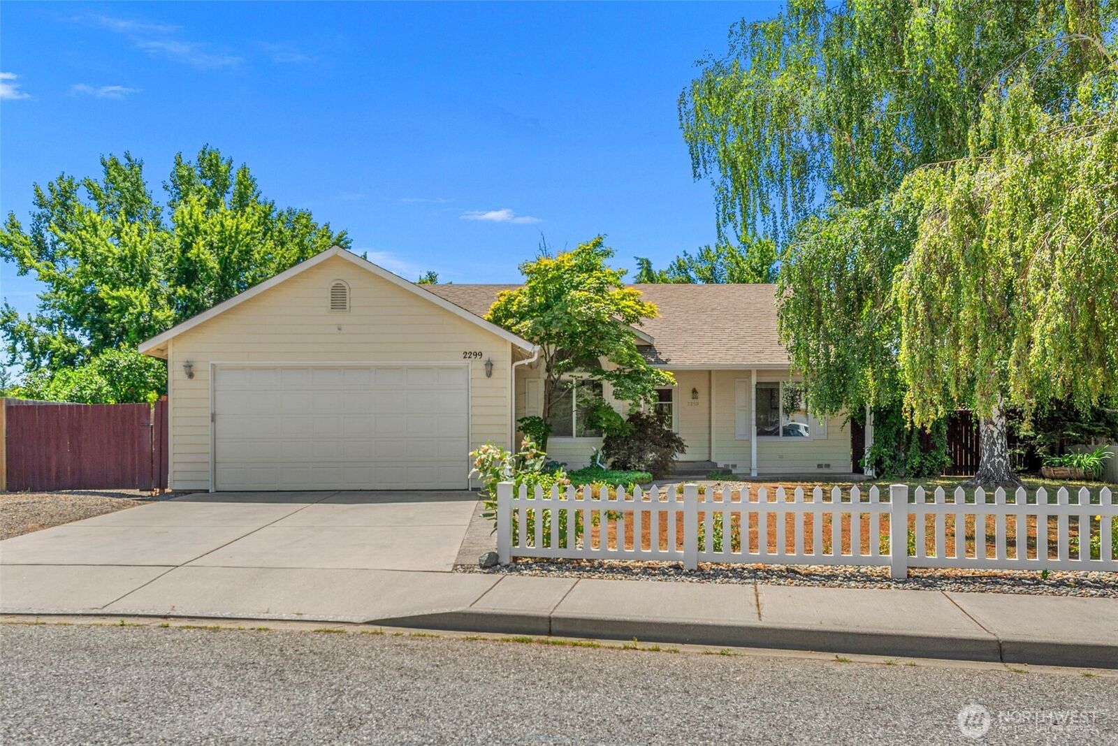 Property Photo:  2299 E Veedol Drive  WA 98802 