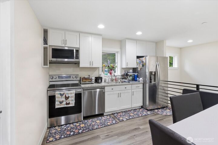 Property Photo:  
