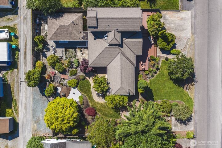 Property Photo:  809  33rd Street  WA 98221 