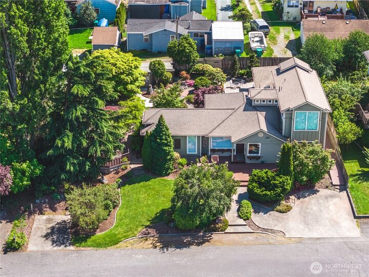 Property Photo: 809 33rd Street WA 98221