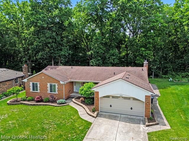 Property Photo:  18733 Yorkshire Drive  MI 48152 