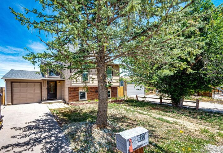 Property Photo:  625 Madison Way  CO 80102 