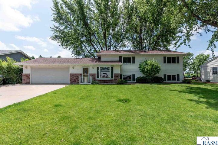 Property Photo:  211 Holly Lane  MN 56048 