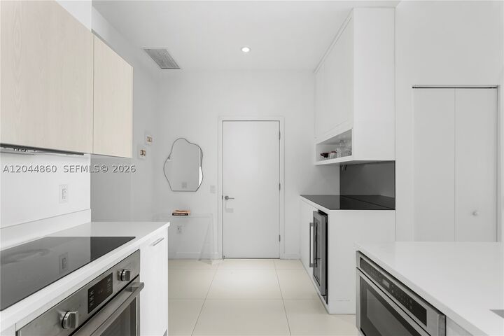 Property Photo: 501 NE 31st St 204 FL 33137
