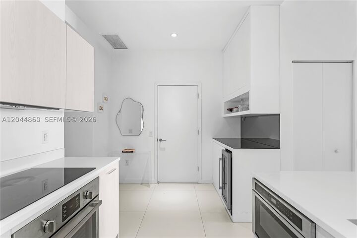 Property Photo: 501 NE 31st St 204 FL 33137