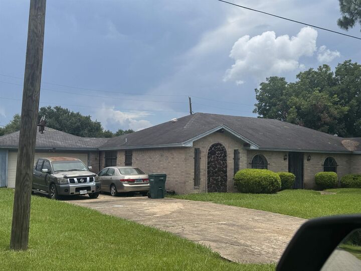 Property Photo:  2230 W Highland  TX 77705 