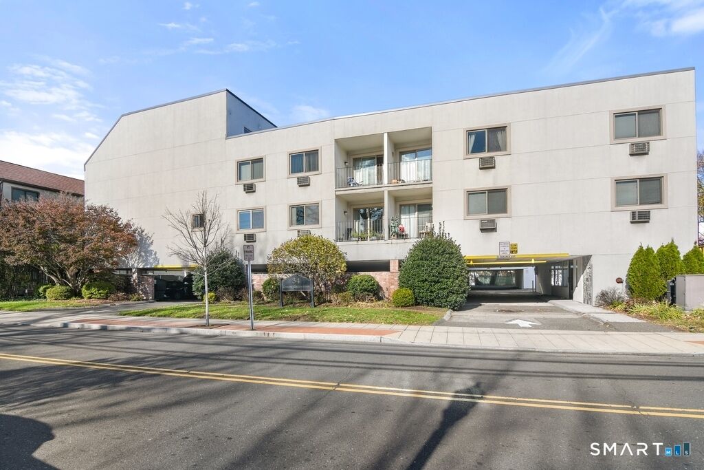 Property Photo: 34 Crescent Street 1D CT 06906