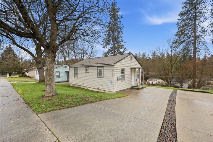Property Photo:  3105 W Rosamond Ave  WA 99224 