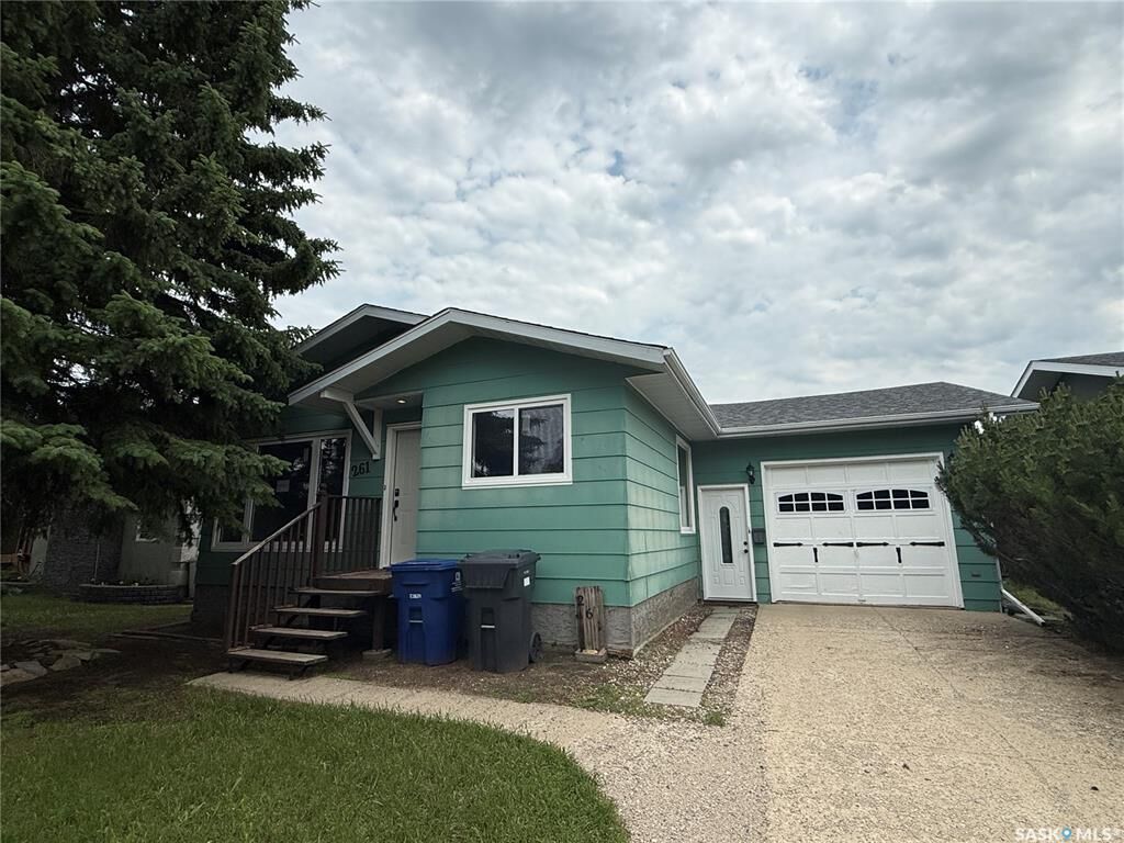 Property Photo: 261 Bean Crescent SK S4H 3A3