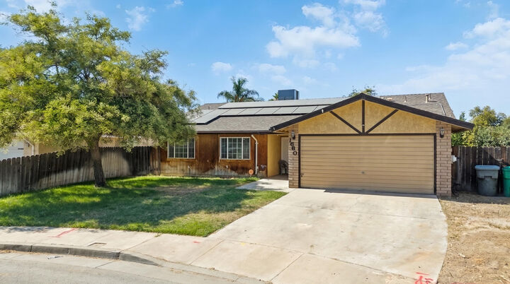 Property Photo:  1660 W Gerry Court  CA 93257 
