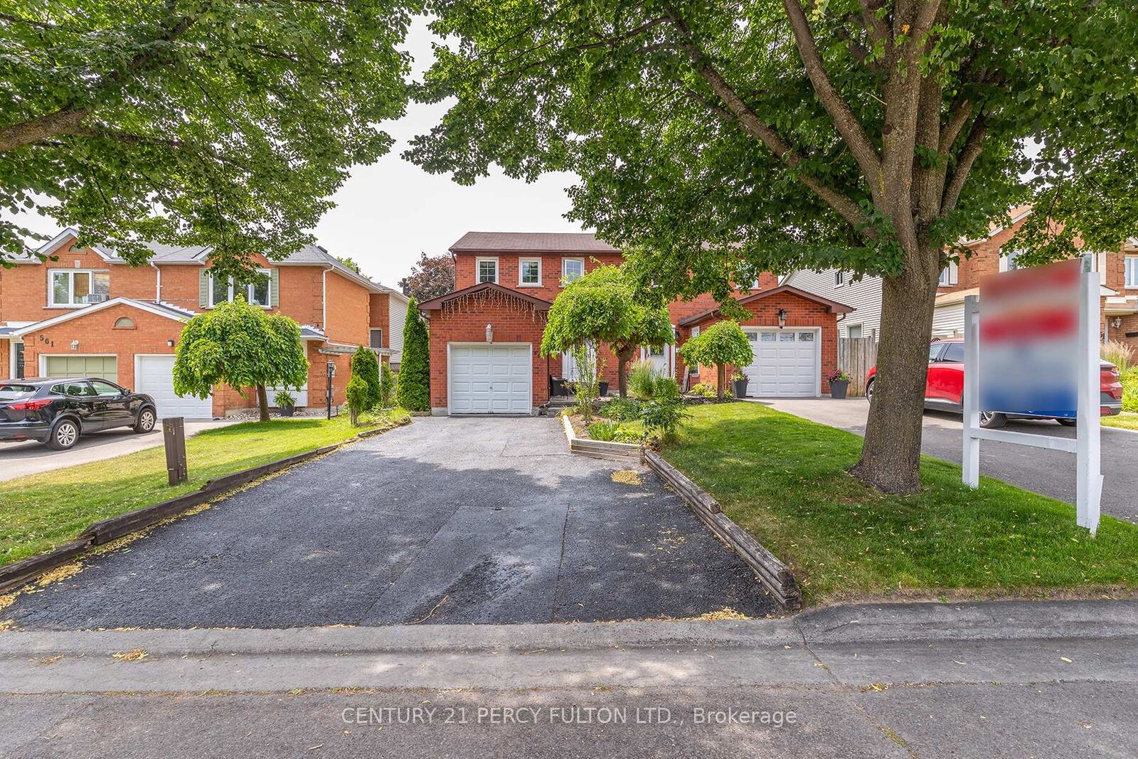 Property Photo: 557 Cobblehill Drive ON L1K 1Y6