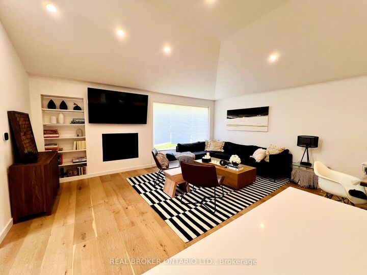 Property Photo:  51 Castlemere Crescent  ON M1W 1K4 