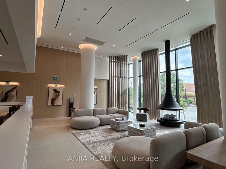 Property Photo:  1 Fairview Road E 2906  ON L5A 0B4 
