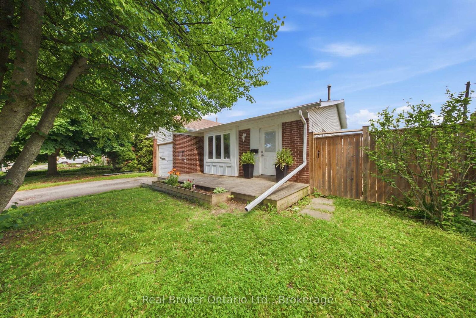 Property Photo:  33 Hallmark Street  ON N3P 1A6 