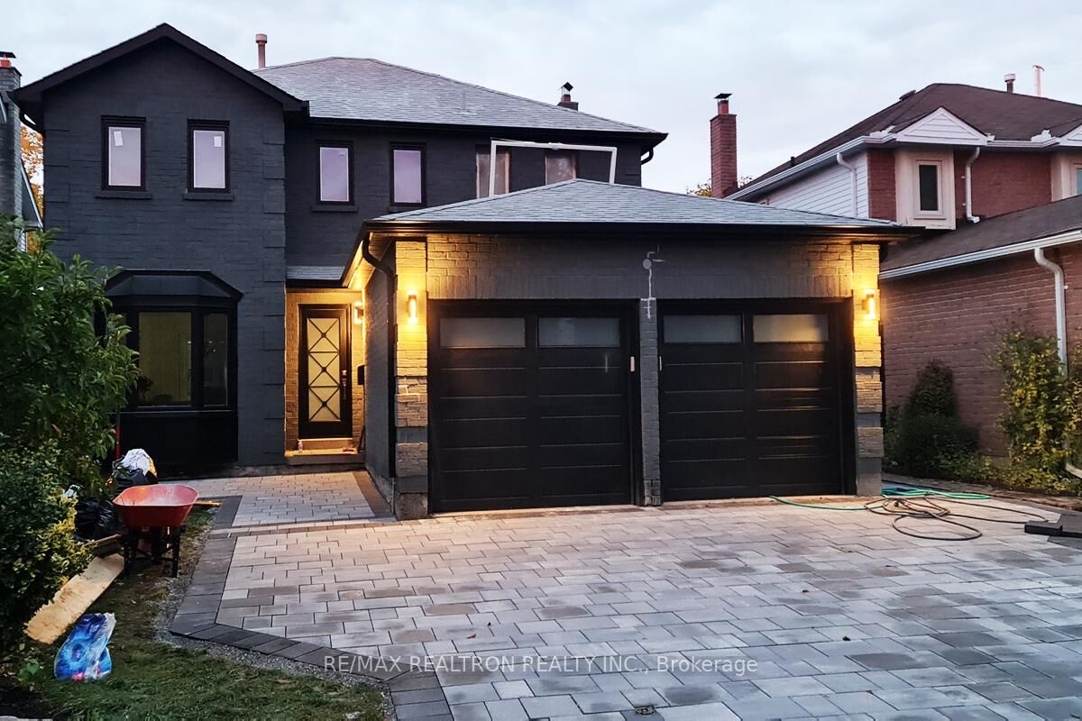 Property Photo:  657 Cognac Crescent # Upper  ON L1X 1L7 