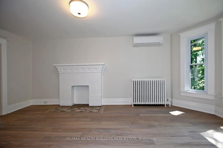 Property Photo: 163 Parkside Drive B ON M6P 2G3