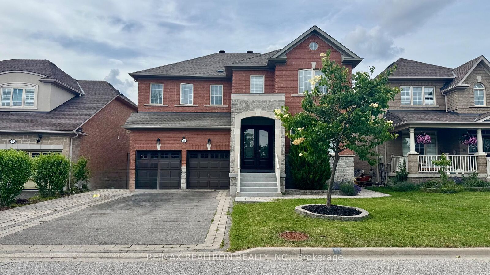 Property Photo: 31 Glaceport Crescent ON L6C 3C3