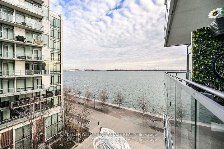 29 Queens Quay E 616 — photo 1