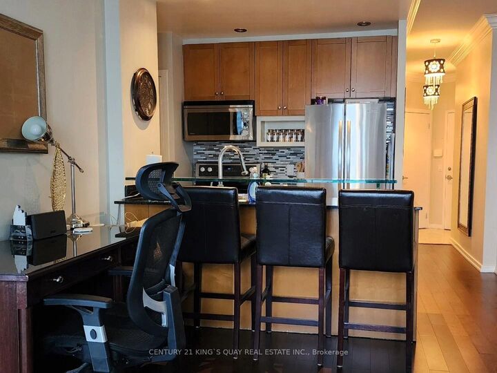 Property Photo:  208 Queens Quay W 2205  ON M5J 2Y5 