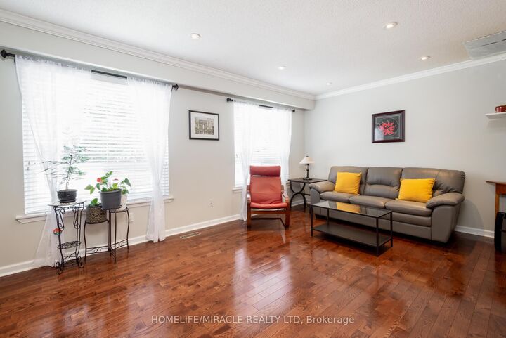 Property Photo: 70 Moregate Crescent 51 ON L6S 3K9