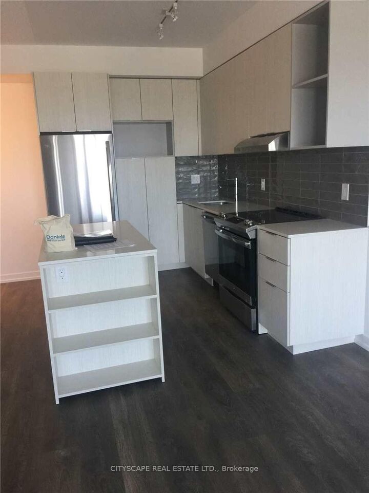 Property Photo:  2520 Eglinton Avenue W 1309  ON L5M 0Y9 