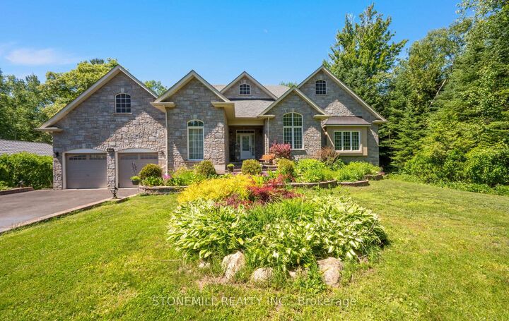 868 Eastdale Drive — photo 1