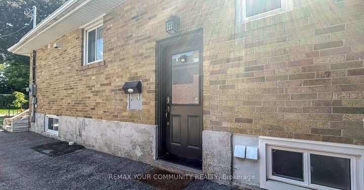 Property Photo:  41 Shropshire Drive Bsmt  ON M1P 1Y8 